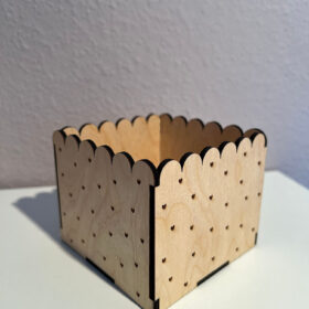 Keksbox mit vielen Herzchen